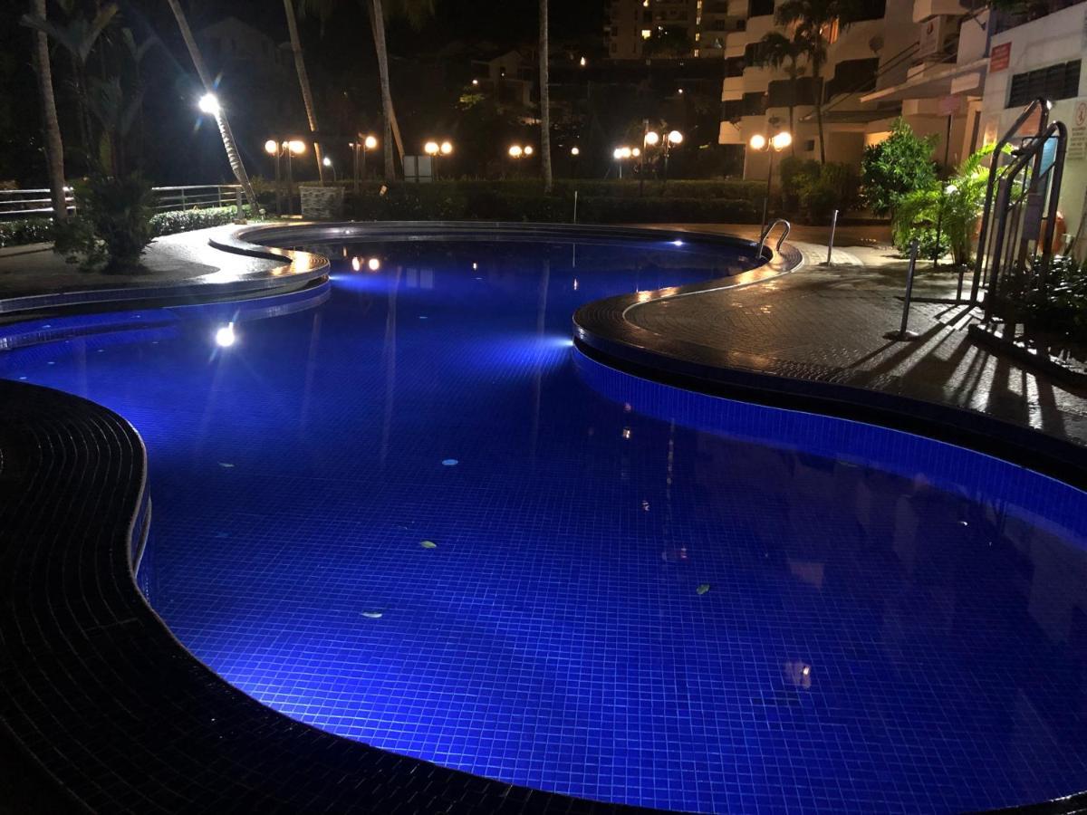 Beach Resort Home Stay Sri Sayang Apartment Batu Ferringhi 2Bedroom Exterior foto